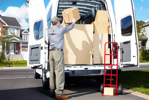 Local removal truck for flats and houses in Morden