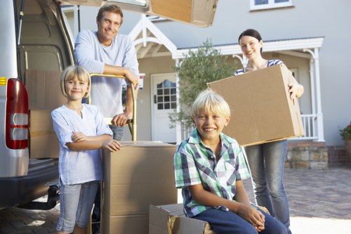 Moving day planning with a removal truck in Morden